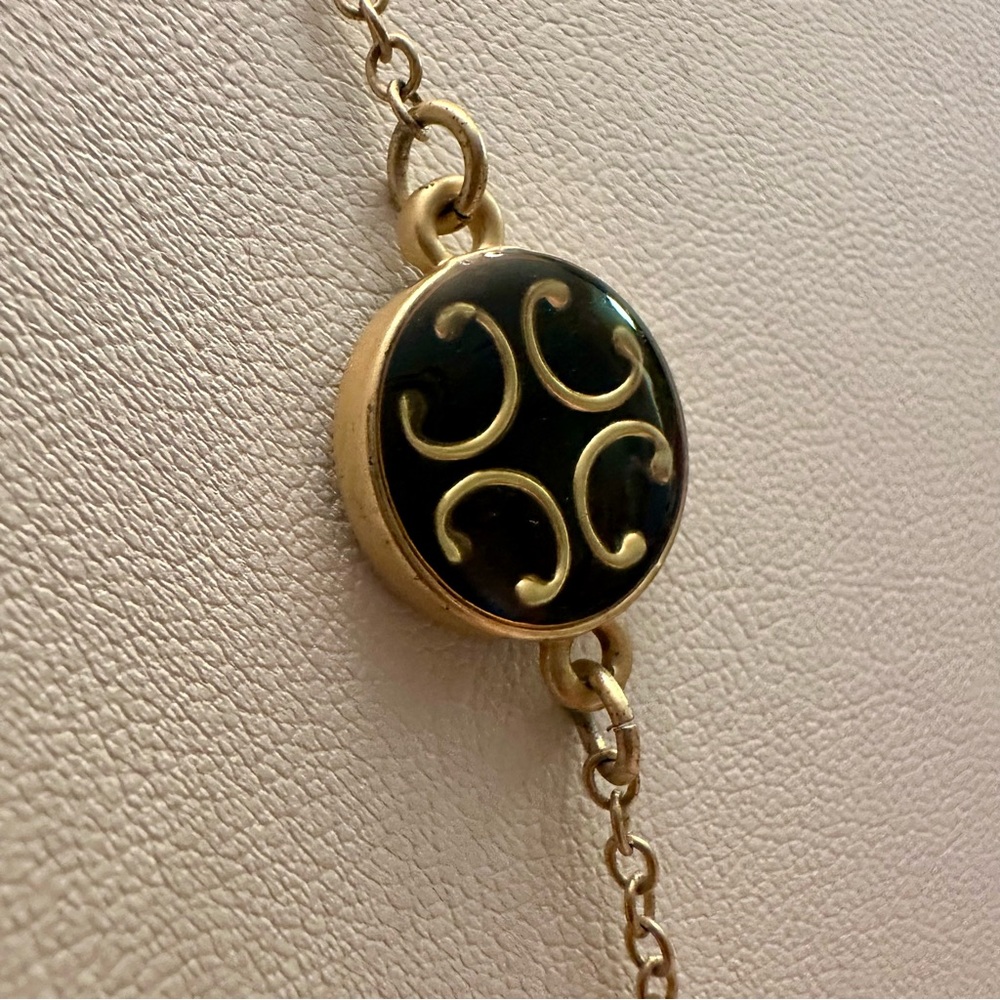Black and gold tone jewelry set - Picture 7 of 13